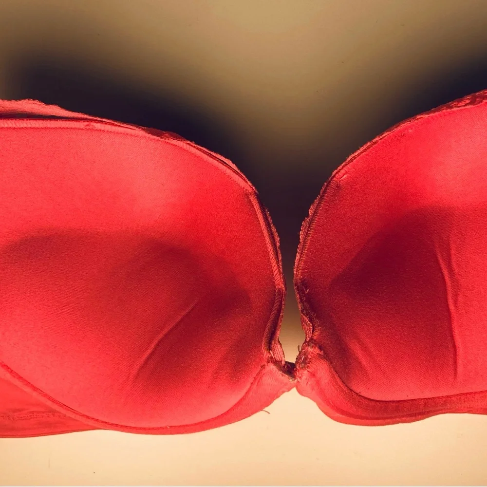 Elegant vibrant pink Push-Up Bra with lace accents - Picture 2 of 2
